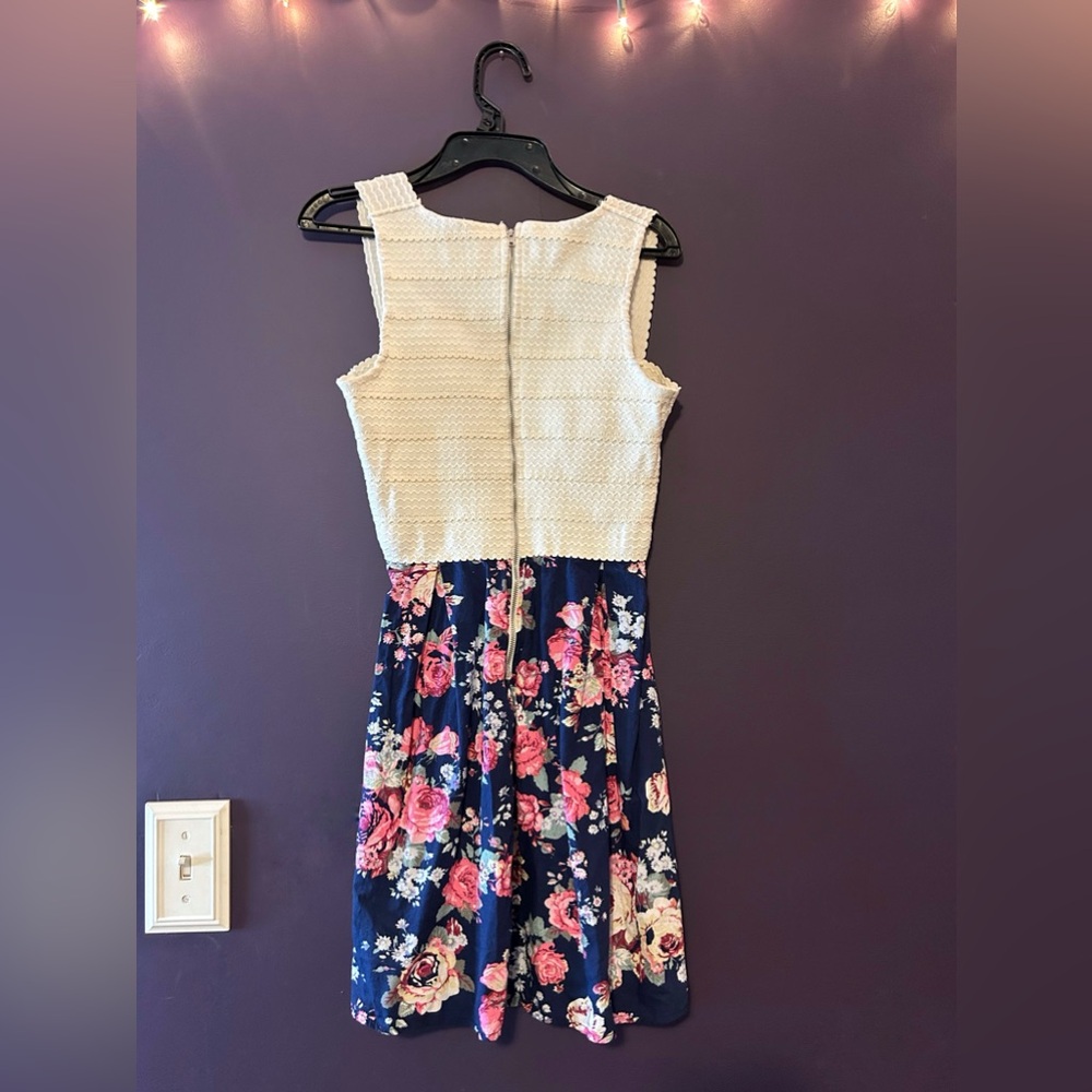 Sleeveless dress